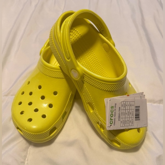 ADULTS' CROCS CLASSIC NEON
HIGHLIGHTER CLOG - Picture 9 of 11